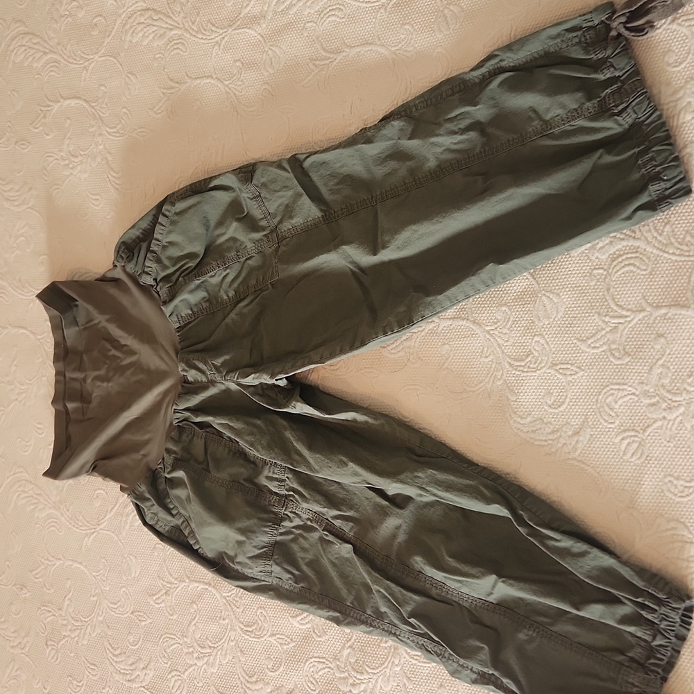 Maternity Cargo Capris size Large